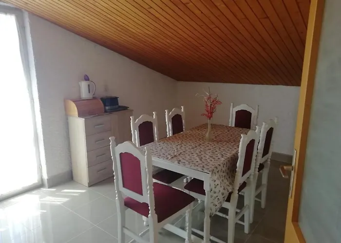 Three Bedroom With Amazing Sea View *