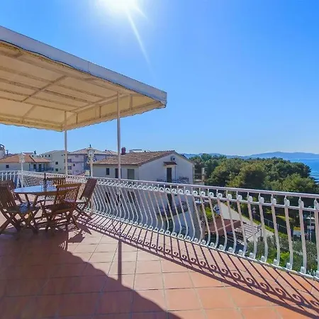 Three Bedroom With Amazing Sea View شقة